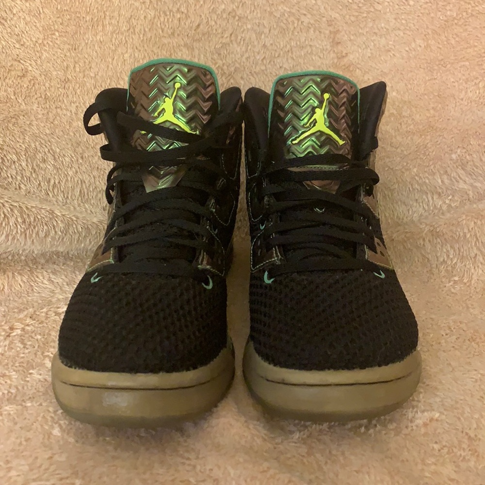 Jordan’s size 5.5 Boys